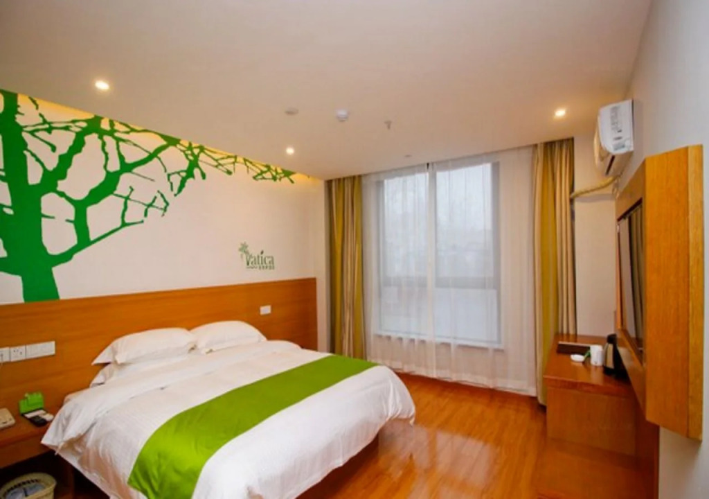 Vatica XuZhou XinYi Railway Station Square Hotel