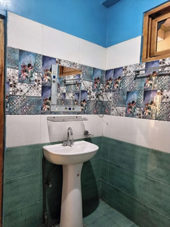 Majestic Mountain Bhaiji Guest House