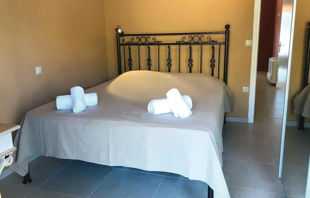 Awesome Home in Varia Kinouria With Wifi and 2 Bedrooms