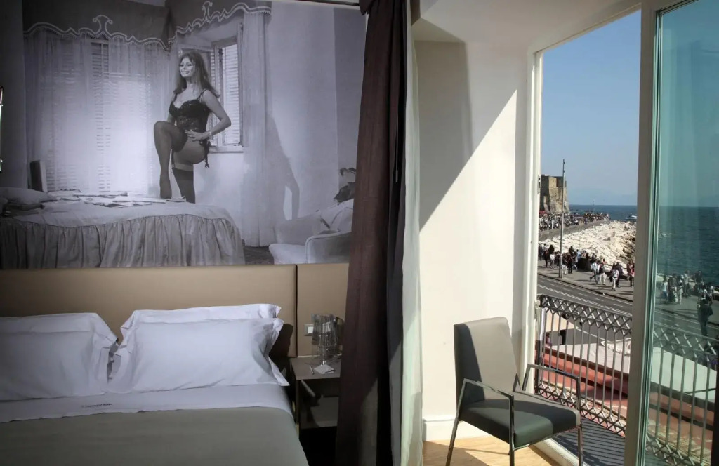 Partenope Relais
