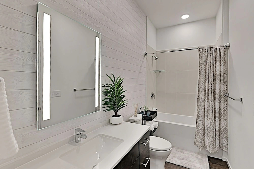 Illume Pool & Fitness Center Corner Unit 1 Bedroom Condo