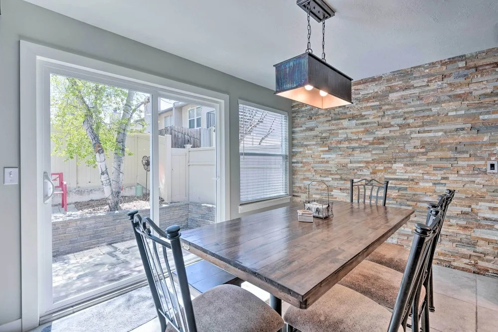 Wasatch R & R Townhome w/ Grill ~ 11 Mi to Alta!