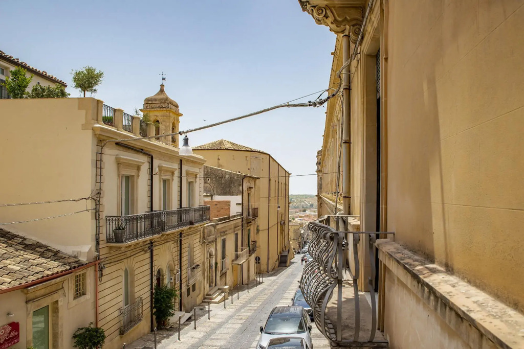 Cavour Apartment With Balcony by Wonderful Italy