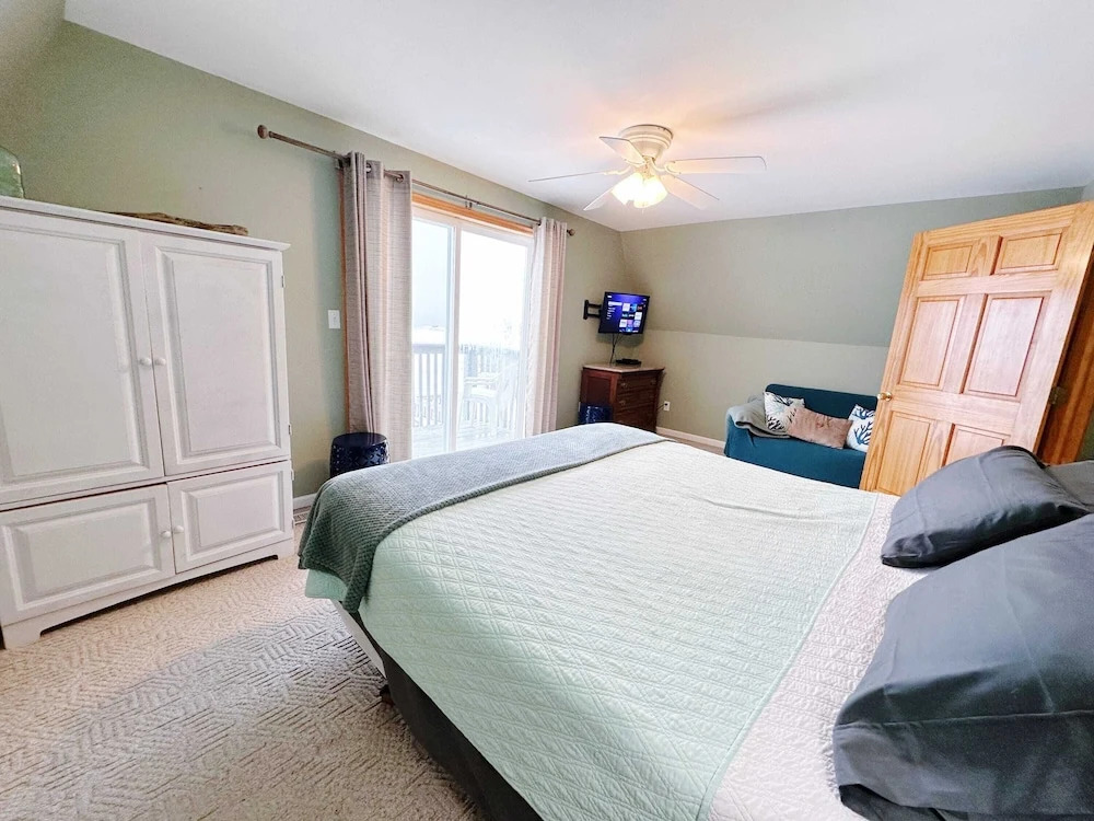 Beach Club of Oscoda Garden Cottage on the Lake