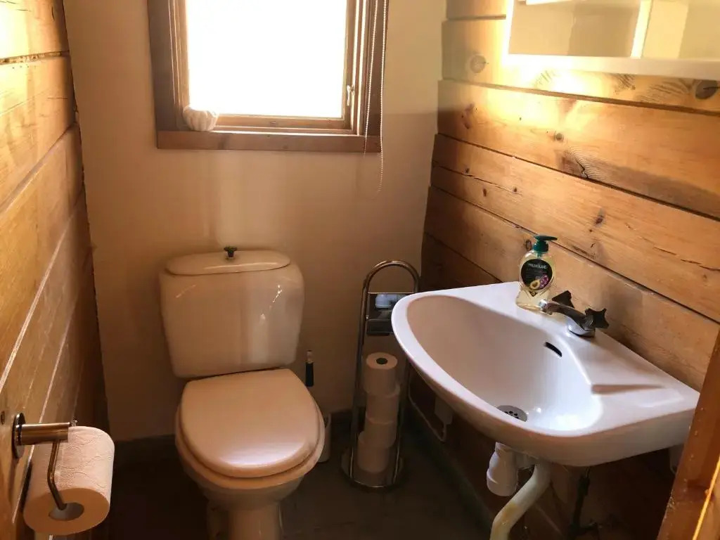 Three Rooms stuga i stugby near National Park