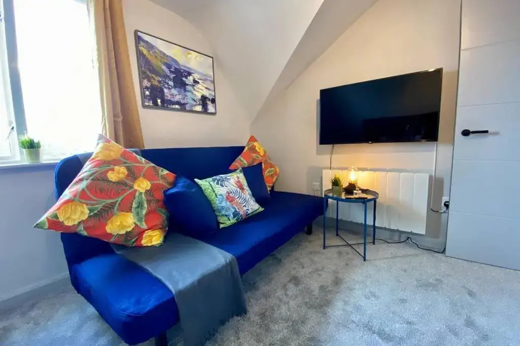 Stunning Apartment - 5 Minute Walk to the Best Beach! - Great Location - Parking - Netflix - Fast WiFi - Smart TV - Newly decorated - Close to Bournemouth & Poole Town Centre & Sandbanks
