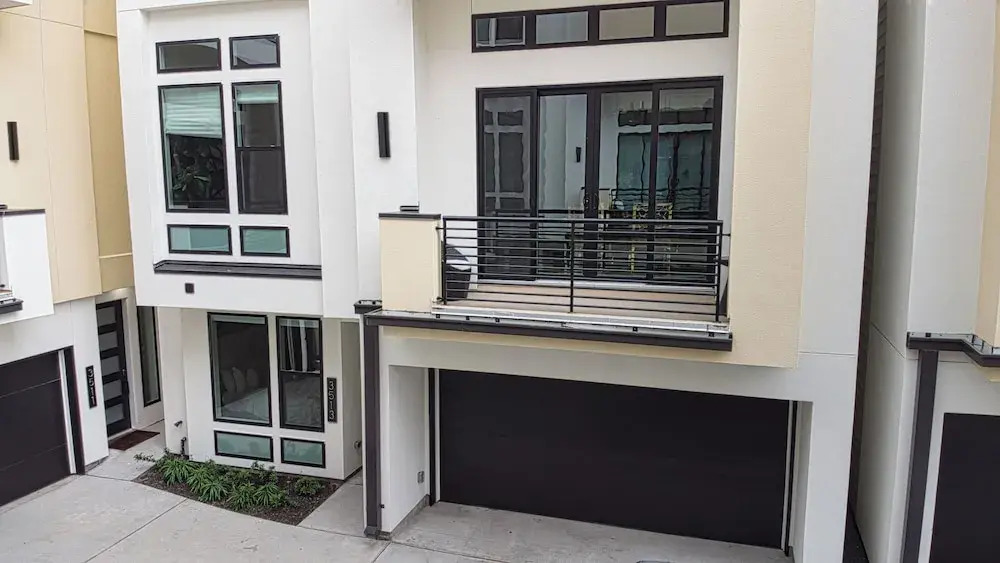 Luxury 3BD Rooftop Home in Dwtwn HTX.