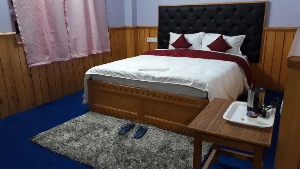 Hill Hotel Lachhung