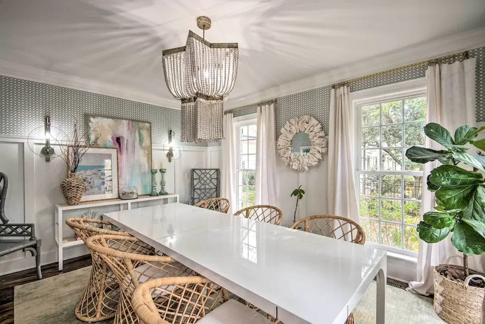 Stunning Charlotte Home: Private Pool!