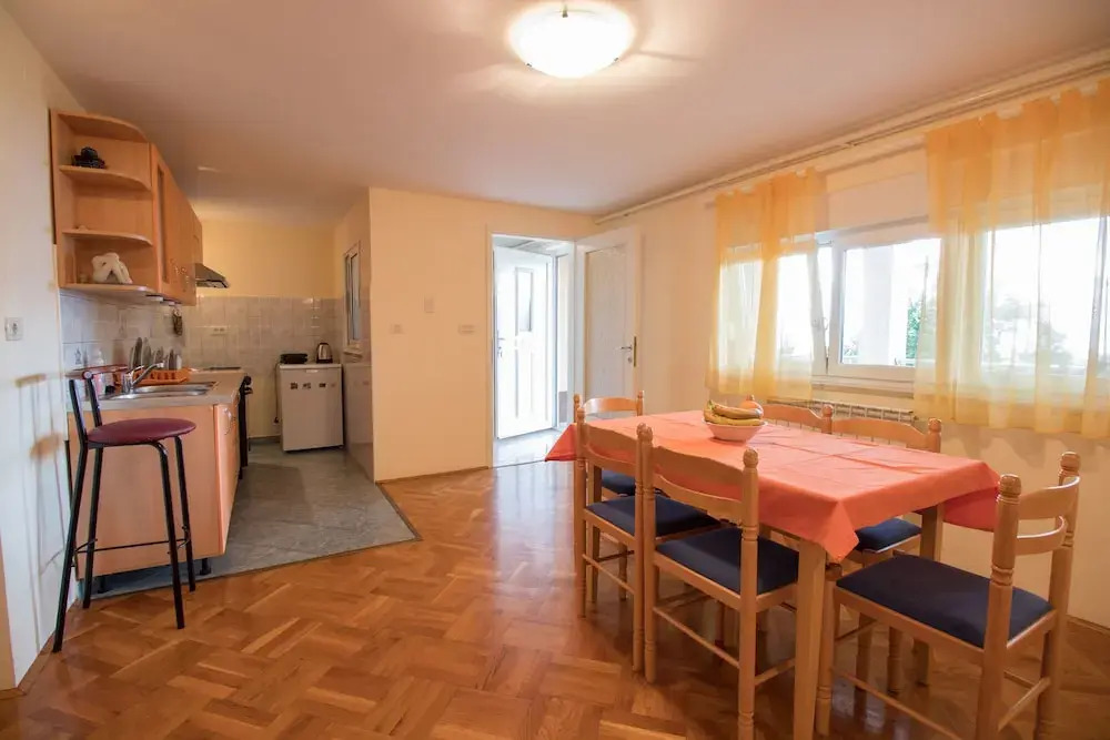 Apartment Visnja