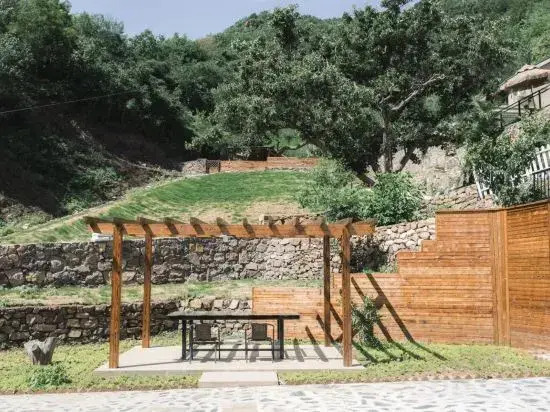 Oak red homestay