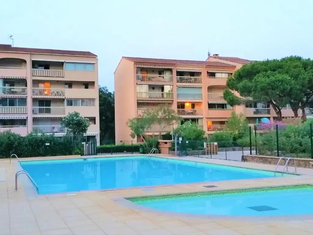 Appartement Sainte-Maxime, 3 pièces, 6 personnes - FR-1-226-340