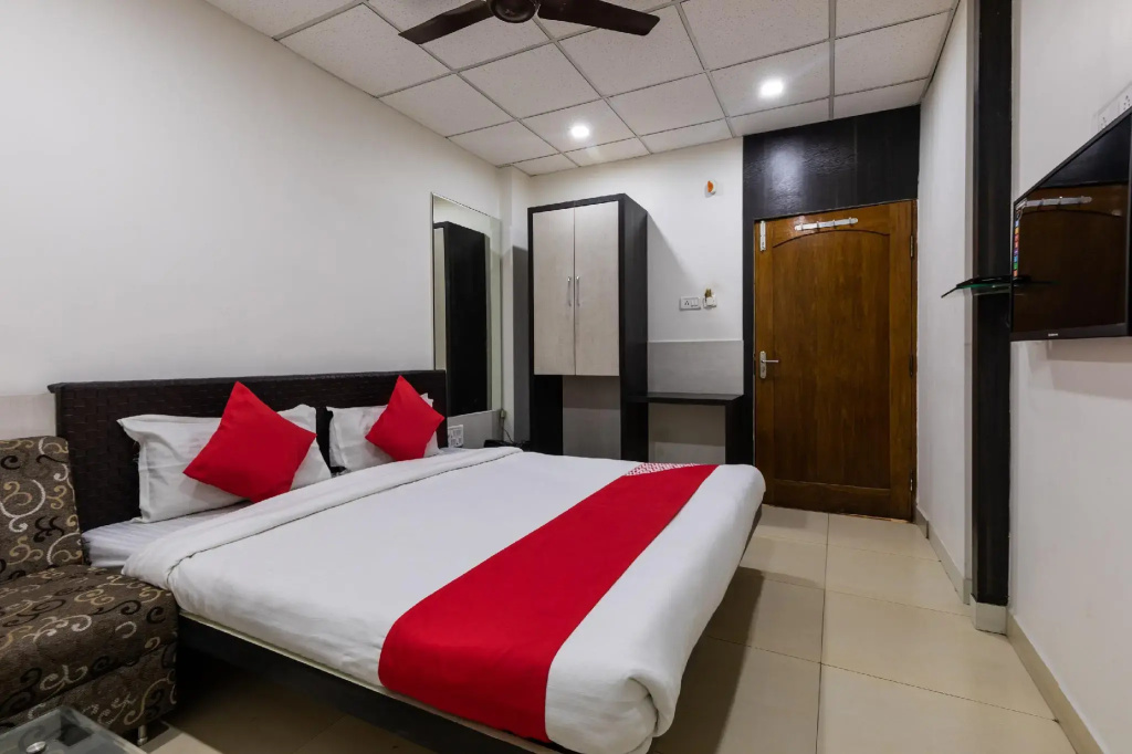 Capital O 47403 Hotel Manjeet