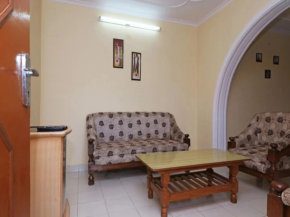 OYO Home 13666 Modern 3BHK
