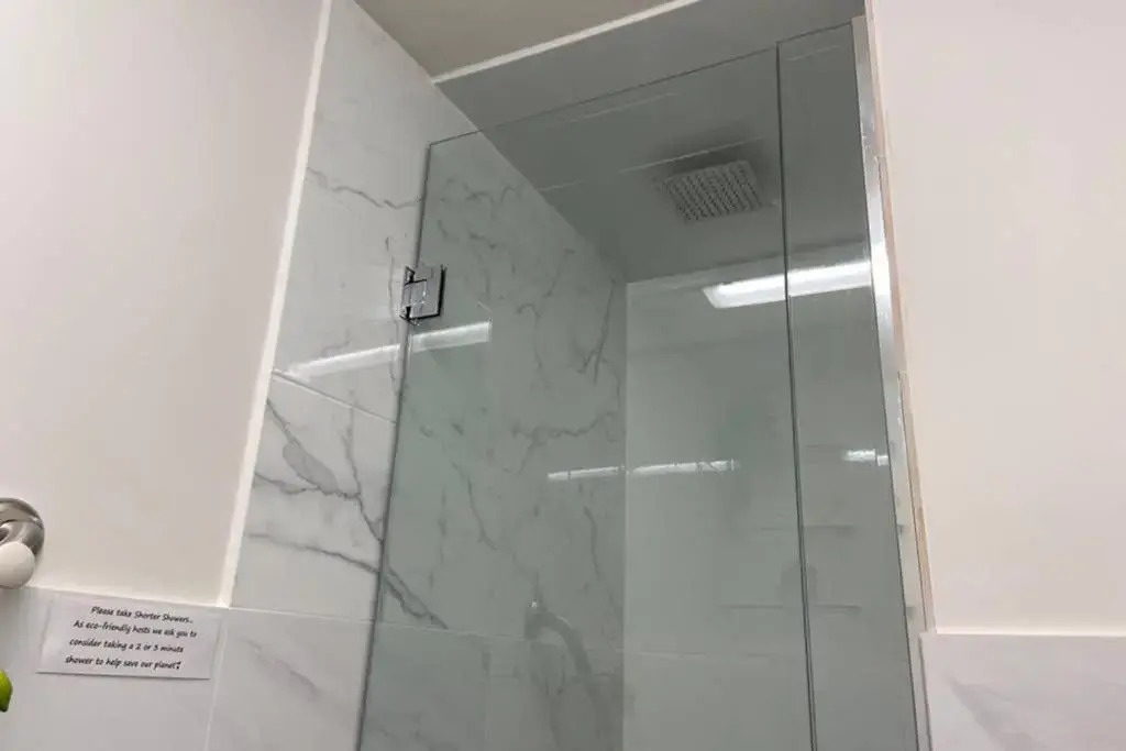 10A Brunswick Living Studio Close to APT and CBD Free Wifi Tram at Doorstep