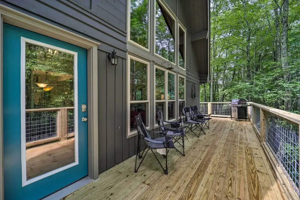 Spacious Cabin - 4 Mi to Blue Ridge Parkway!