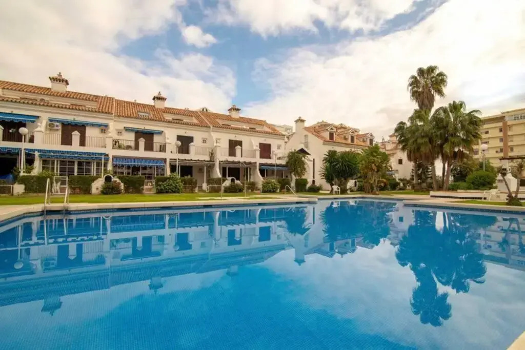 Amplio apartamento junto al mar