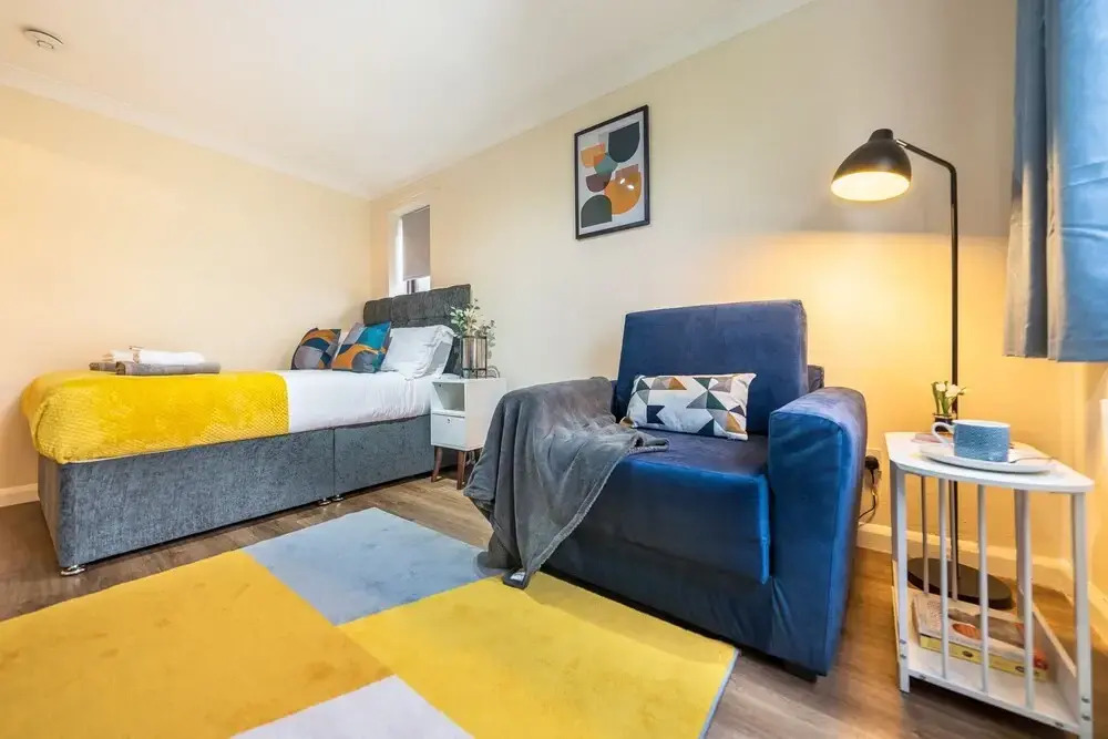 Staines Studio Apartment - Heathrow