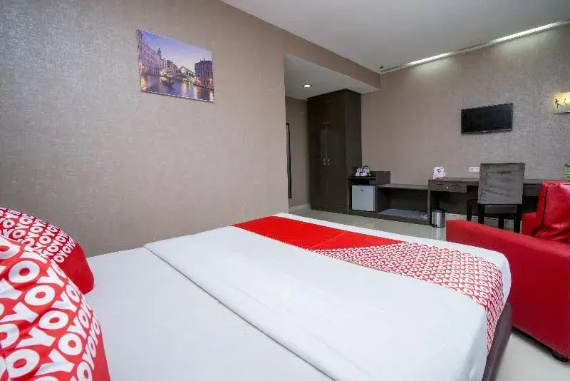 Capital O 1083 Hotel Grand Kartika