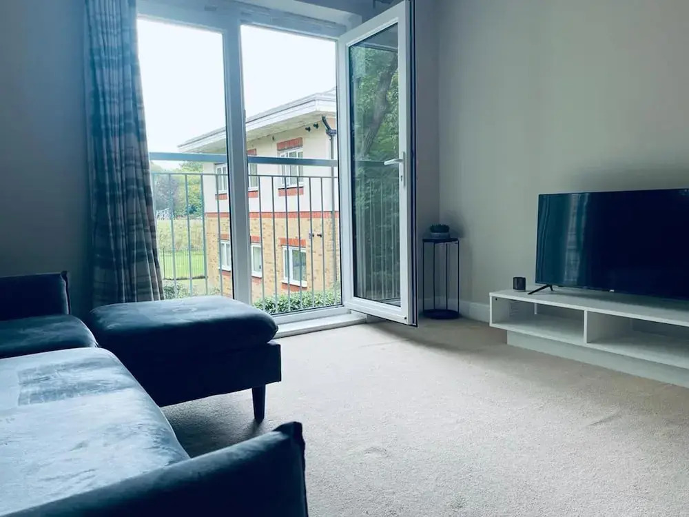 Stunning 2-bed Apartment in Crawley