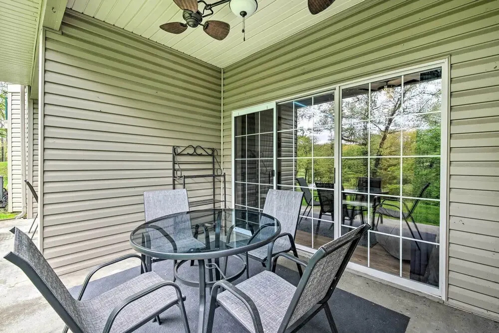 6 Mi to Branson Strip! Dog-friendly Golf Condo