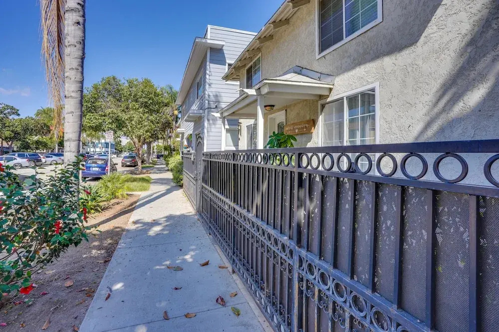 Super Walkable! Historic Home in Dtwn Long Beach
