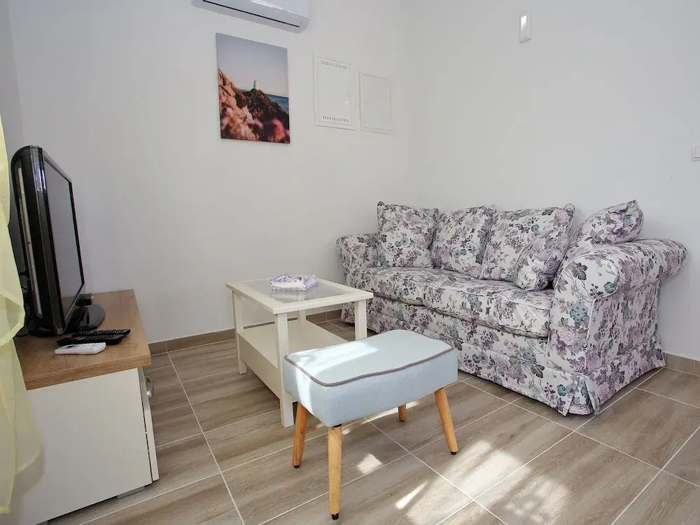 Newly Built Holiday Home in a Quiet Area, 2 Spacious sea View Terraces, Parking
