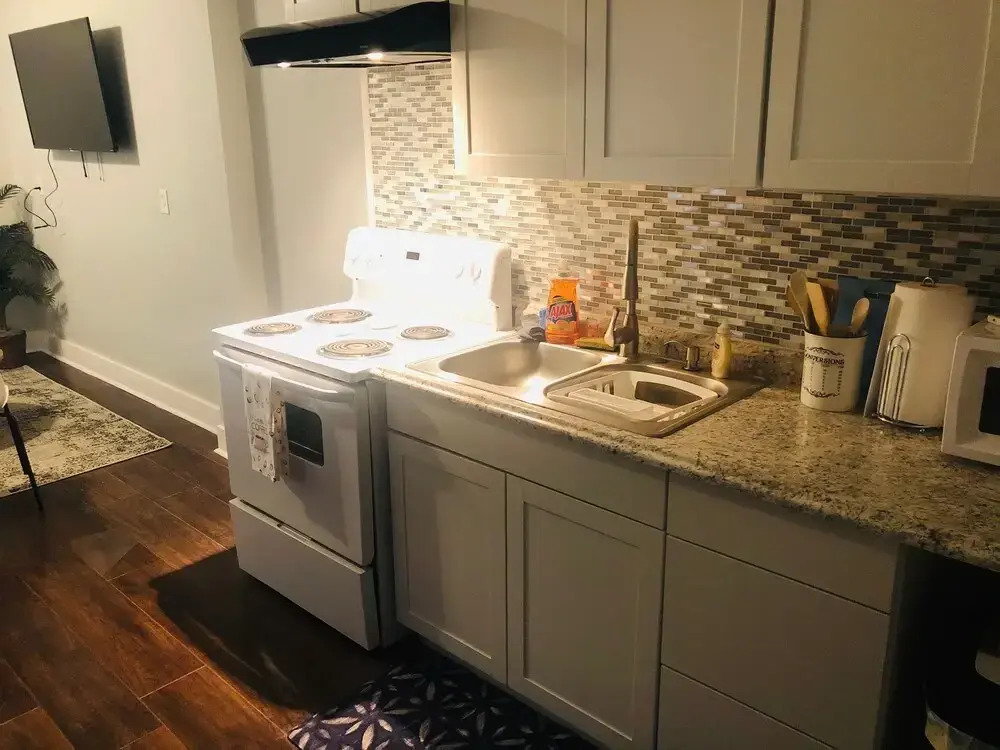Classic 1br/1ba Charming Apt w/ Modern Upgrades