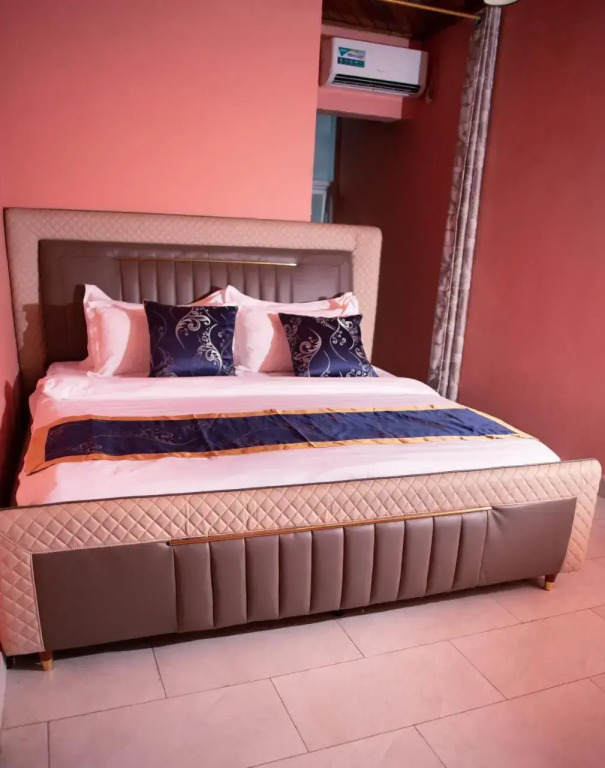 THE DREAMS HOTEL