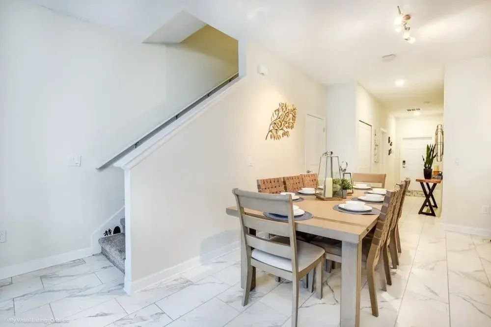 5 Bed Storey Lake Beautiful Townhome! 5 Bedroom Townhouse by RedAwning