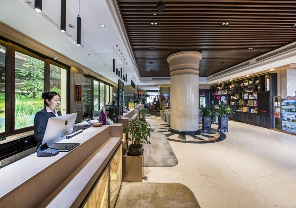 Sun Moon Lake Hotel Dalian大连火车站店