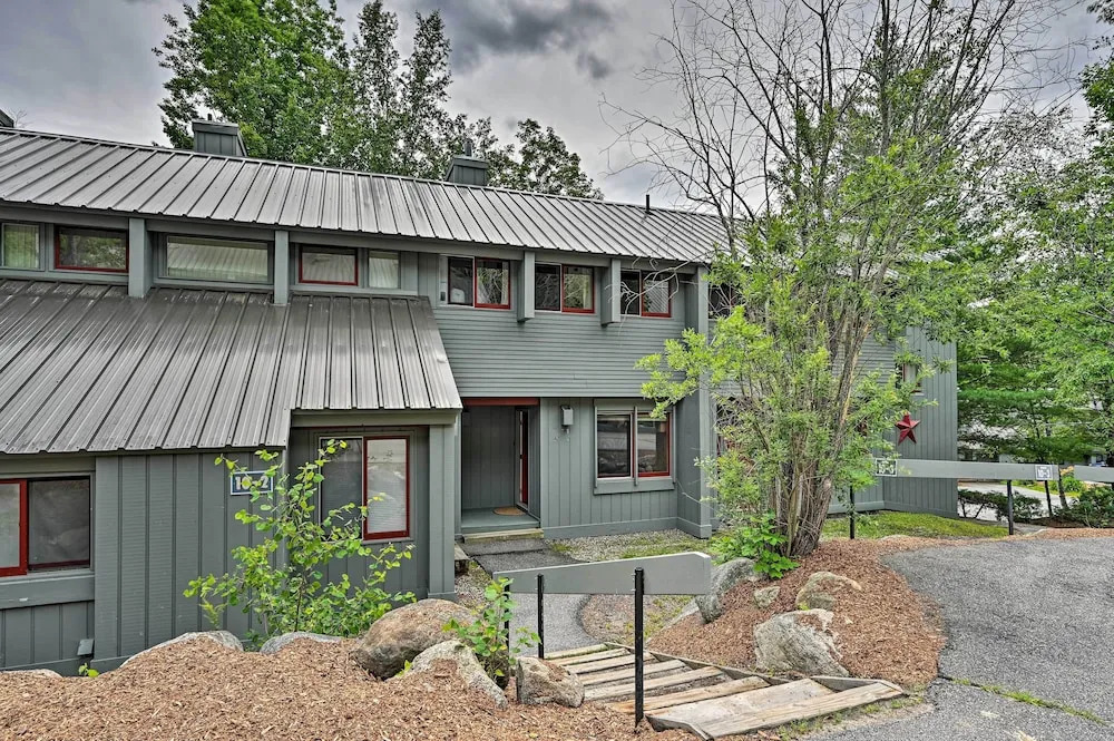 Village of Loon Mtn Condo with Fireplace and Balcony!