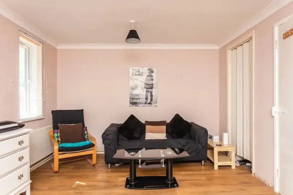 Homely 2 Bedroom House in Kennington With Garden