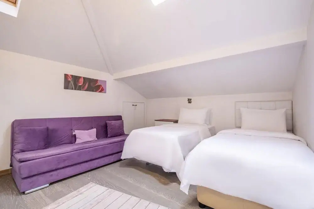 Amazing Residence Flat Near Trump Mall