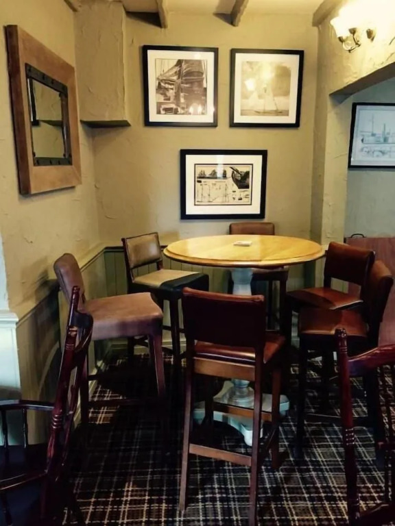 Castle Court Pub & Rooms