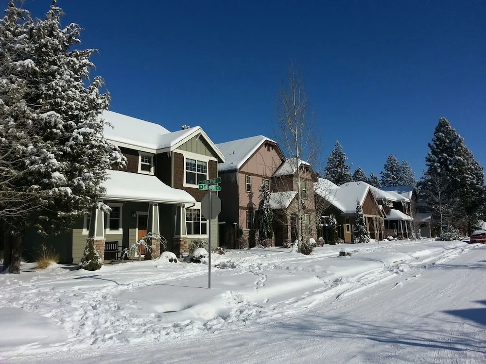 Aspen Ridge 3 Bedroom Home by RedAwning