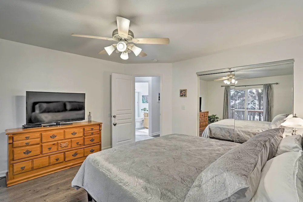 Centrally Located Mt Shasta Home w/ Deck!