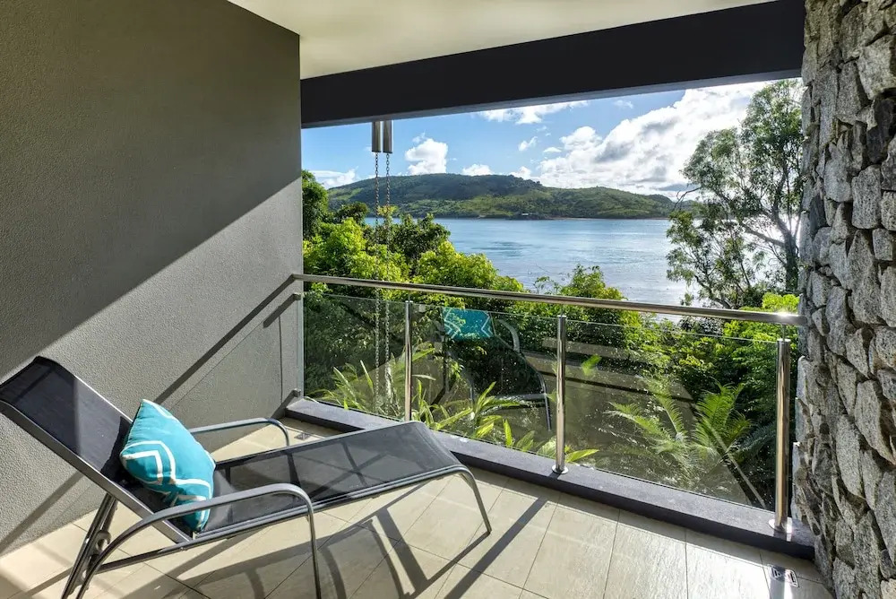 Villa 2 The Edge Oceanfront  Deluxe 4 Bedroom Near Marina With Golf Buggy