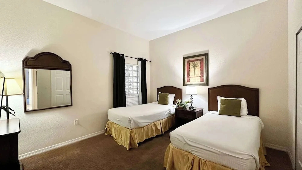Comfy Cove Resort Stay for 8