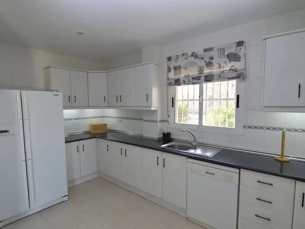 Large Villa With Private Pool and Five Bedrooms in Benijofar