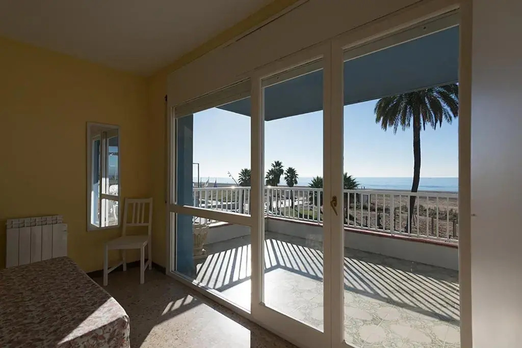 Apartamento en 1era linea mar con terraza de 25m2