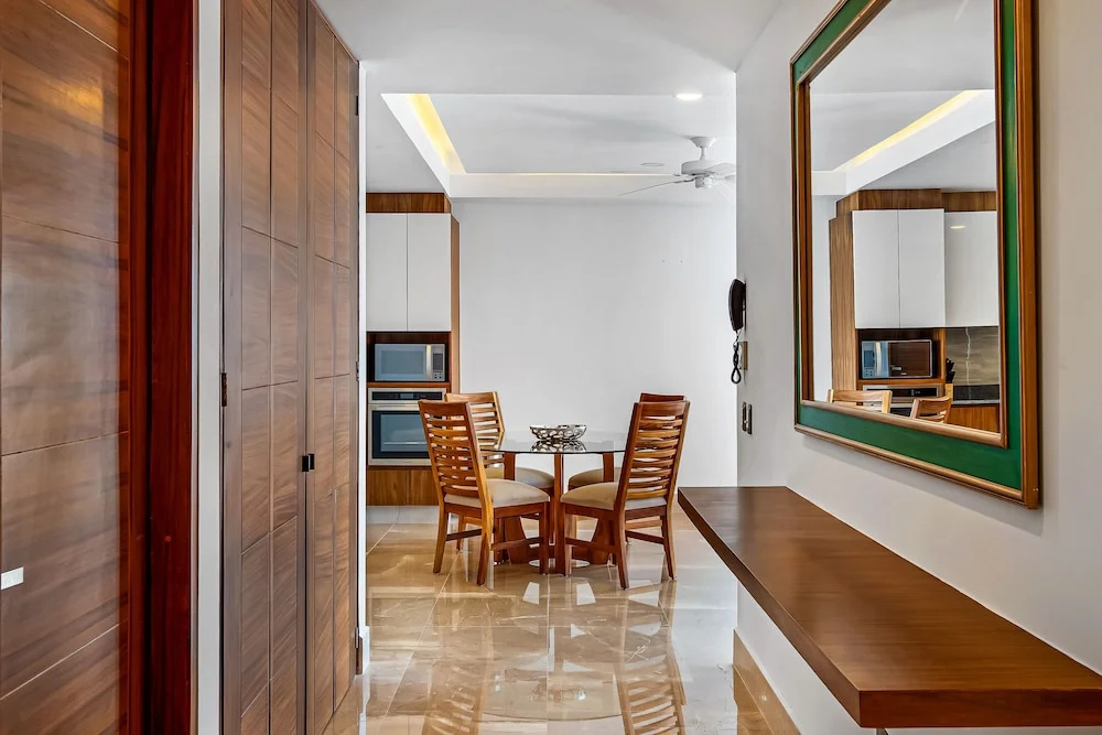 Stunning Oceanfront Apartment With Breathtaking Views and Luxurious Amenities