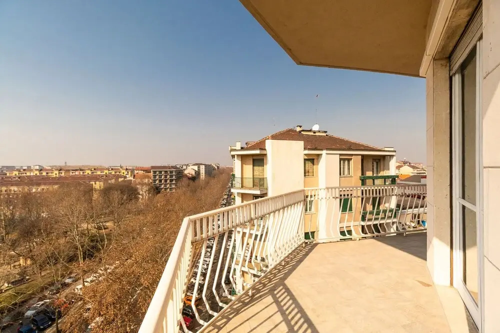 Cit Turin Flat with Panoramic Balcony