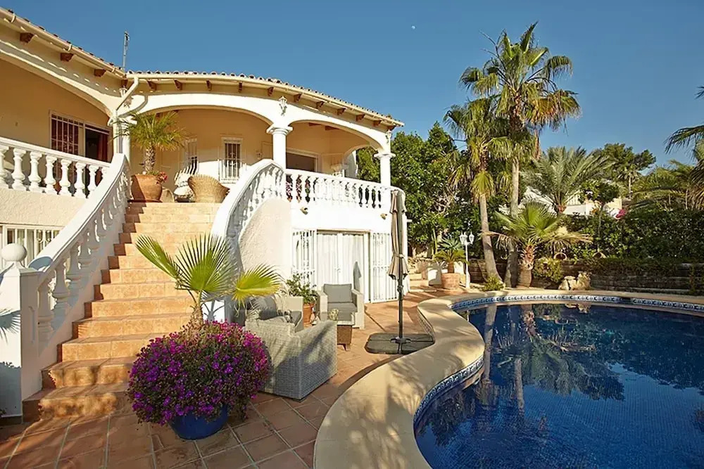 Luxury 5 Bed Mountain Views Heated Pool Games Room