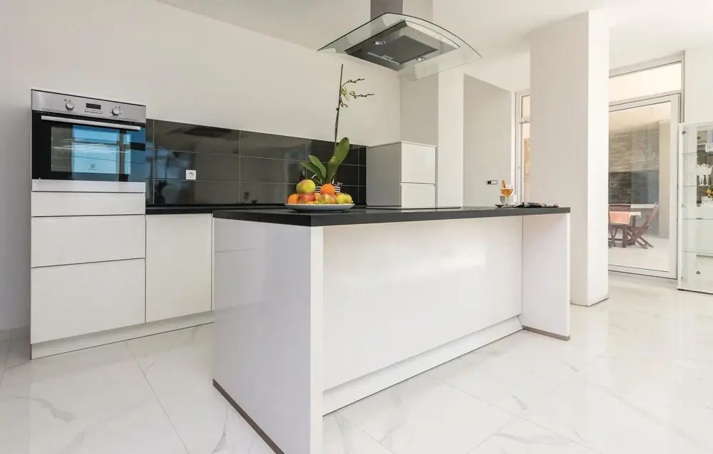 Three-Bedroom Holiday Home In Kozino