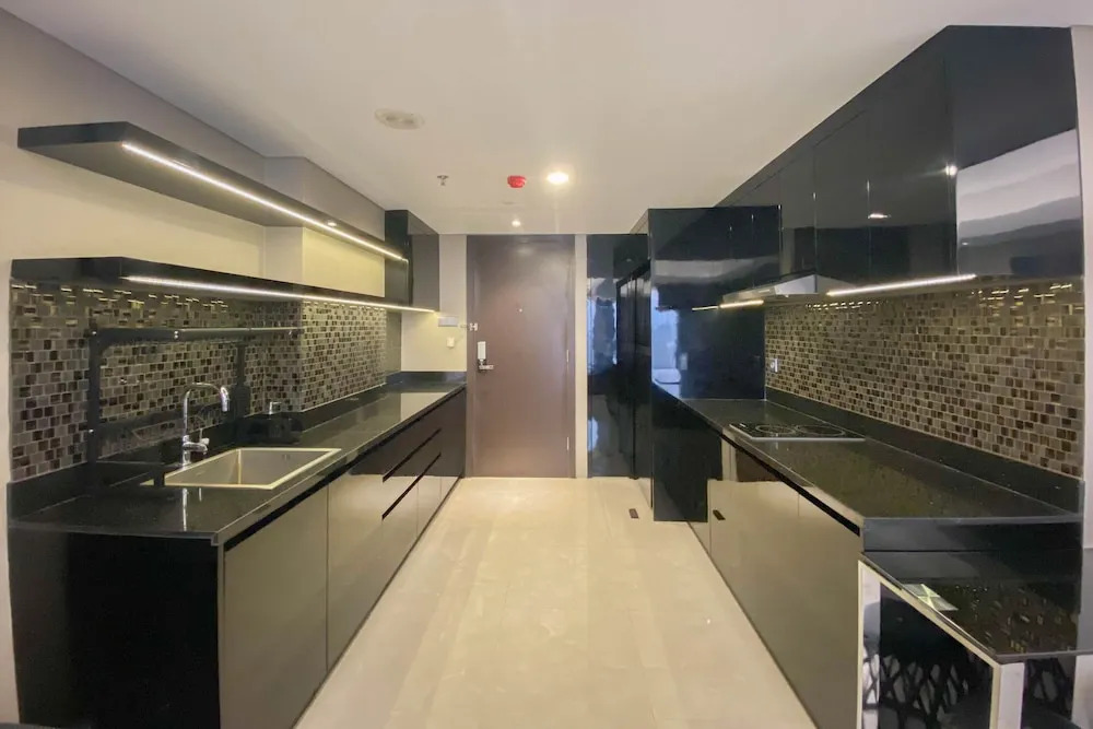 Spacious Combined Studio Apartment At Warhol (W/R) Residence
