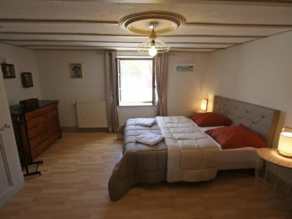 Gîte spacieux avec terrasse, 3 chambres, équipements bébé, à 16 km de Gérardmer - FR-1-589-23