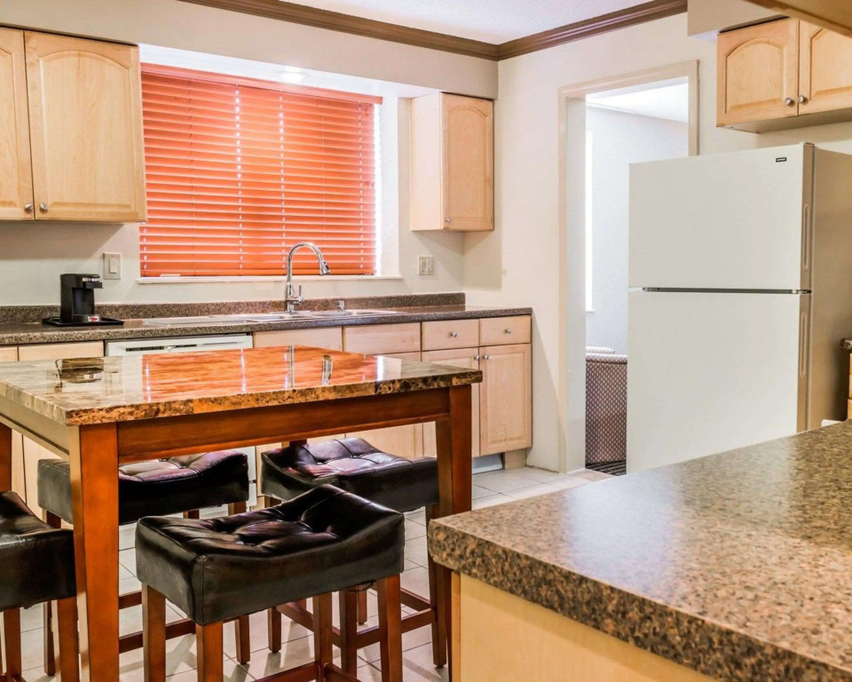 Wingate by Wyndham Utica