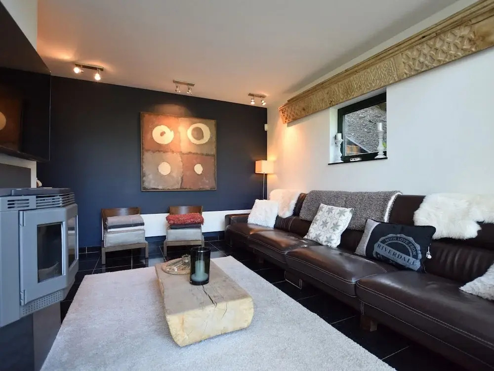 Posh Villa in Durbuy with Hot Tub, Whirlpool