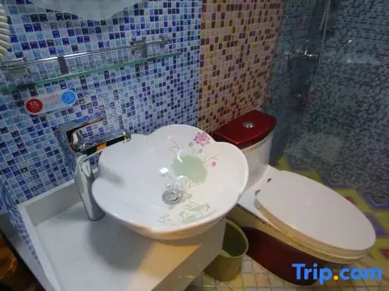 Jitai Chain Hotel (Shanghai Huashan Hospital Gucun Park Subway Station)